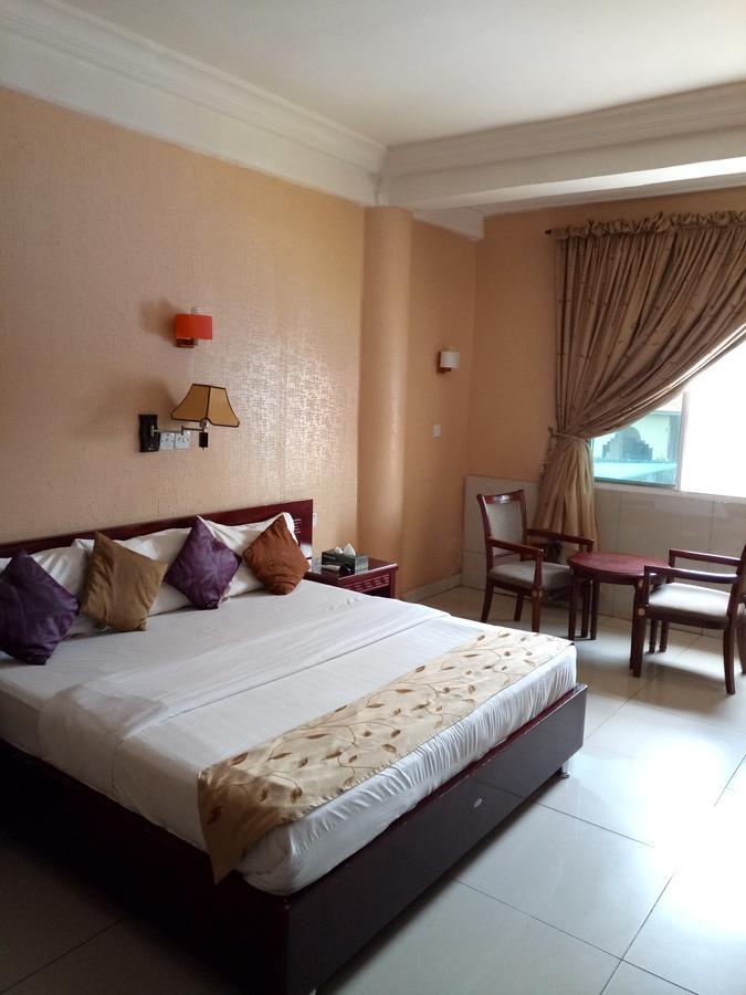 Crocodile Hotels And Restaurant Limited Kaduna Exterior photo