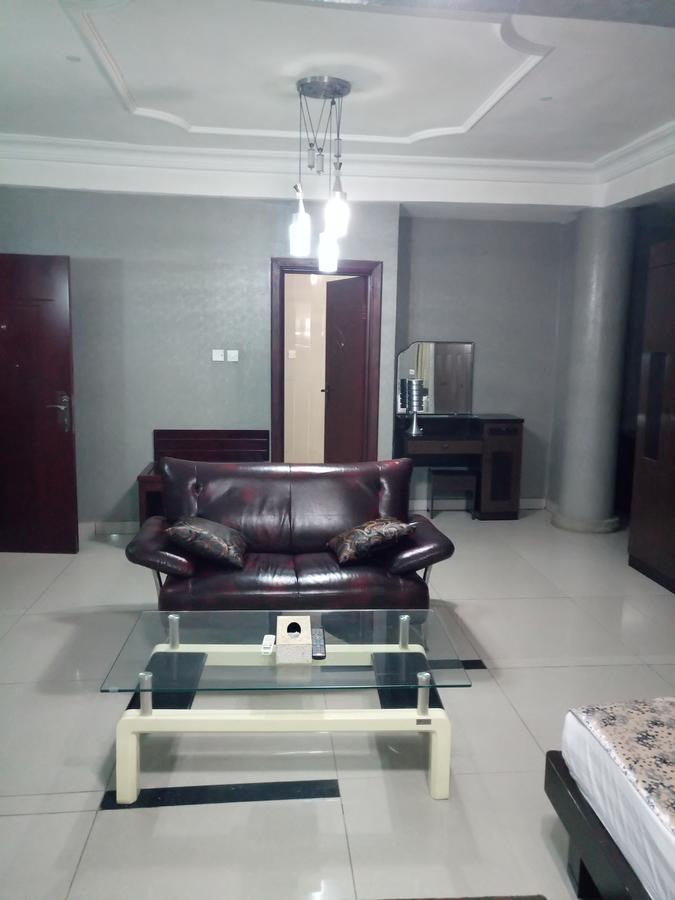 Crocodile Hotels And Restaurant Limited Kaduna Exterior photo